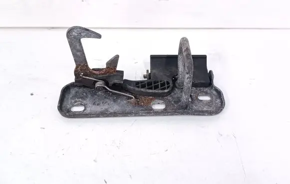 Volkswagen Tiguan Engine bonnet/hood lock/latch loop/hook 1K0823480