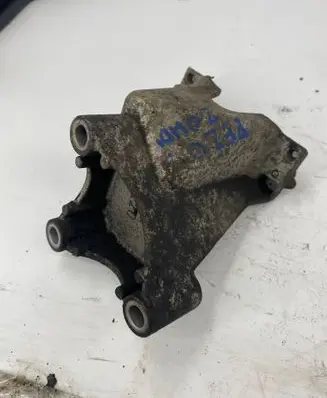 Peugeot 307 Engine mounting bracket 9638770480