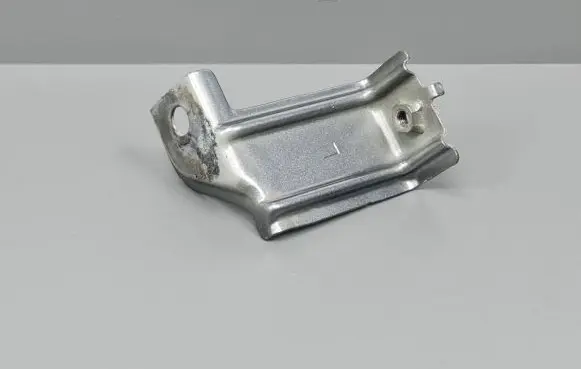 Honda CR-V Fender mounting bracket