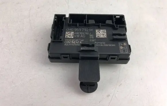 Audi e-tron Door control unit/module 4M0959792M 4M0959792J