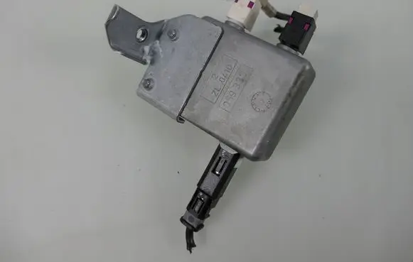 Mercedes-Benz SLK R172 Aerial antenna amplifier A1725453140