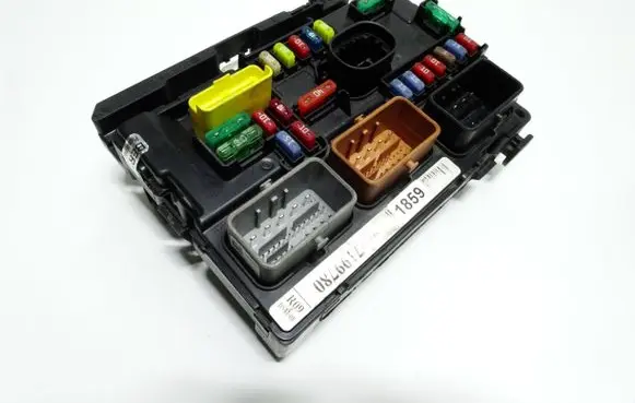Citroen C3 Picasso BSM Control unit 9667199780 698L