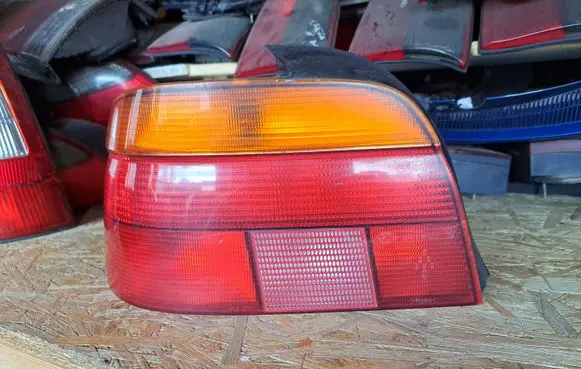 BMW 5 E39 Rear/tail lights 8358031 2VP00724001