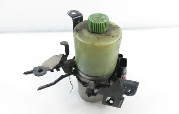 Volkswagen Polo IV 9N3 Power steering pump 