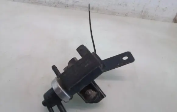 Volkswagen Golf III Turbo solenoid valve 1H090662730
