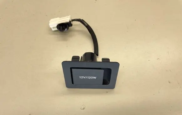 Lexus GS 250 350 300H 450H 12 V Socket (rear) 5892430110