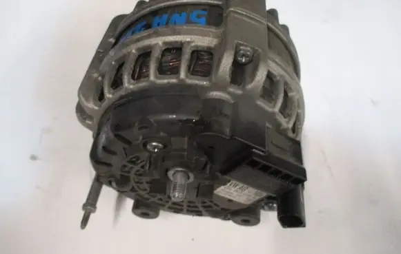 Volkswagen Tiguan Generator/alternator 05L903026B