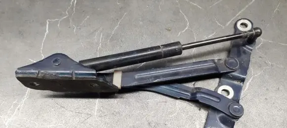 Nissan Primera Engine bonnet/hood hinges