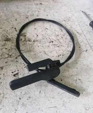 Engine bonnet (hood) release handle