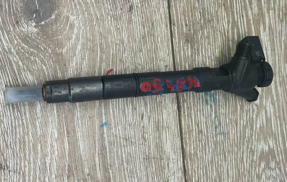 Skoda Octavia Mk3 (5E) Fuel injector 04L130277BF