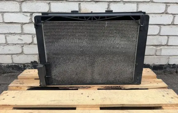 BMW 6 F06 Gran coupe Coolant radiator 17118509175 17117805627 17117804617