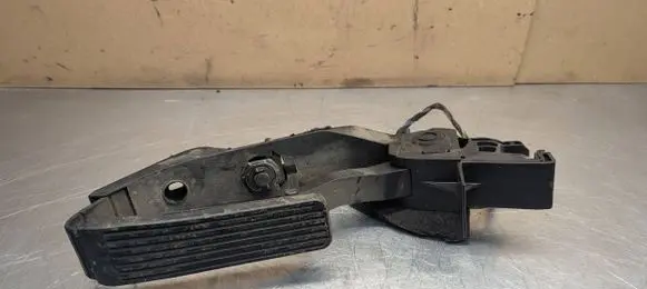 Mercedes-Benz E W211 Accelerator throttle pedal A2113000404