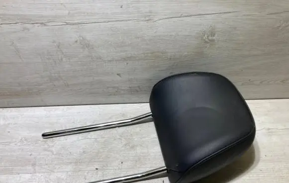 Audi A3 S3 8V Front seat headrest 