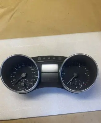 Mercedes-Benz GL X164 Speedometer (instrument cluster) A1645403347 002299 A2C53140391