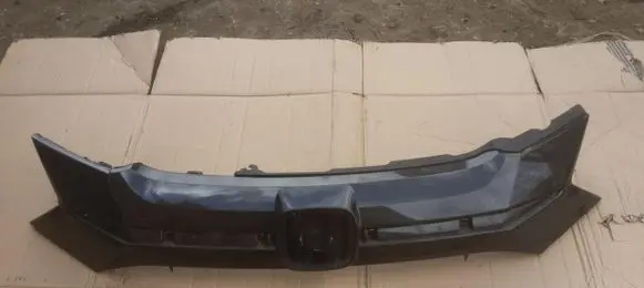 Honda HR-V Front bumper upper radiator grill