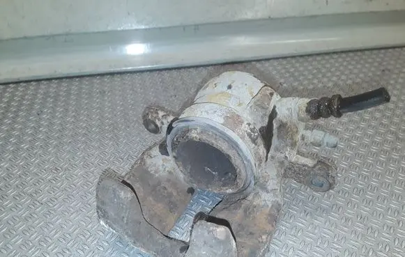 Mercedes-Benz A W169 Front brake caliper 