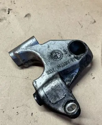 BMW 7 E65 E66 Power steering pump mounting bracket 7788596 3242778859602