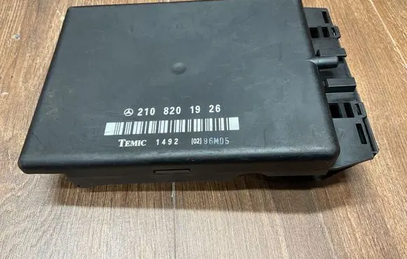 Mercedes-Benz E W210 Comfort/convenience module 2108201926 A2108201926