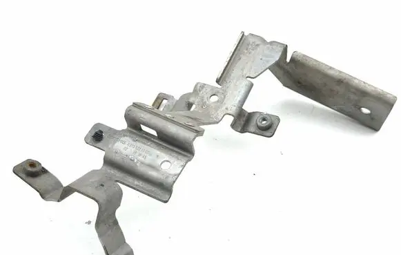 Mercedes-Benz E AMG W213 Intercooler pipe mounting bracket A2136221300