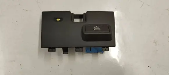BMW 3 G20 G21 USB socket connector 8711940