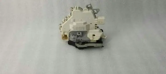 Audi Q7 4L Front door lock 8J2837016C