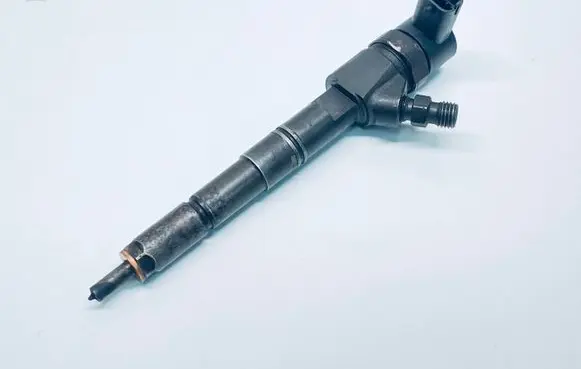 Opel Insignia A Fuel injector 55566050