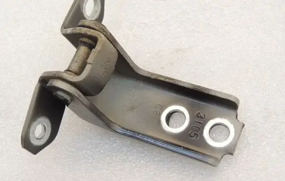 Suzuki SX4 S-Cross Front door upper hinge 6932068LA0