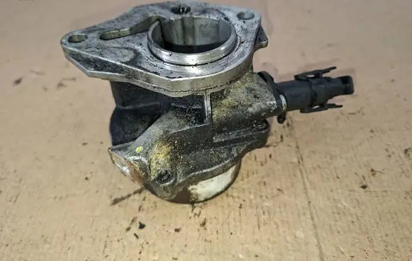 Dacia Sandero II Vacuum pump