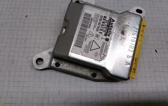 Renault Laguna II Airbag control unit/module 8200142183A