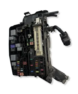 Toyota Auris E180 Fuse module 