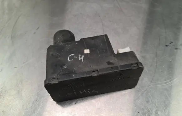 Audi A6 S6 C4 4A Central locking vacuum pump 8TZ00652203