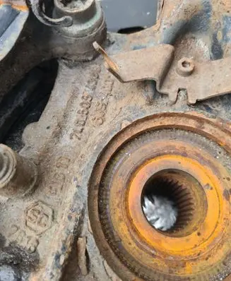 Volkswagen Touareg I Stub axle 