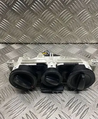 Volkswagen Golf IV Climate control unit 657837L08 1J0820045F
