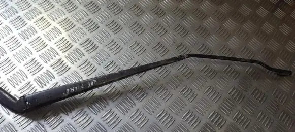Front wiper blade arm