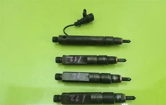 Volvo S40, V40 Fuel injectors set 0432193754