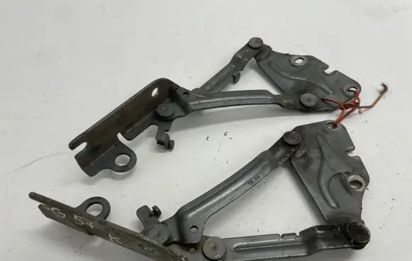 Volkswagen Golf Plus Engine bonnet/hood hinges 5M0823302 5M0823301