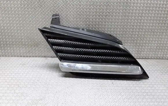Nissan Primera Front bumper upper radiator grill 62320AU300