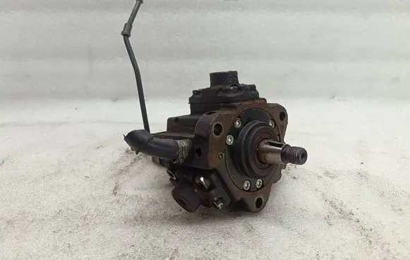Renault Trafic II (X83) Fuel injection high pressure pump 044501009