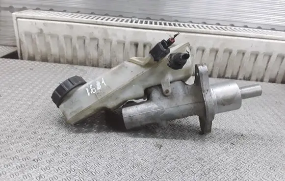 Master brake cylinder
