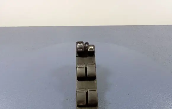 Nissan X-Trail T30 Electric window control switch