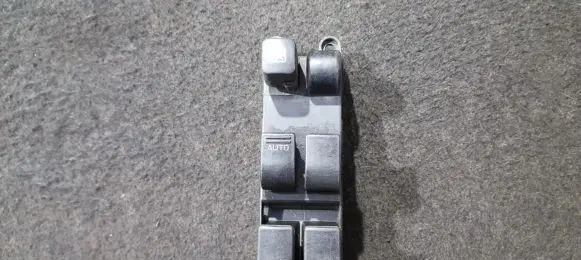 Nissan Almera Electric window control switch