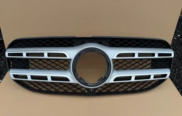 Front bumper upper radiator grill