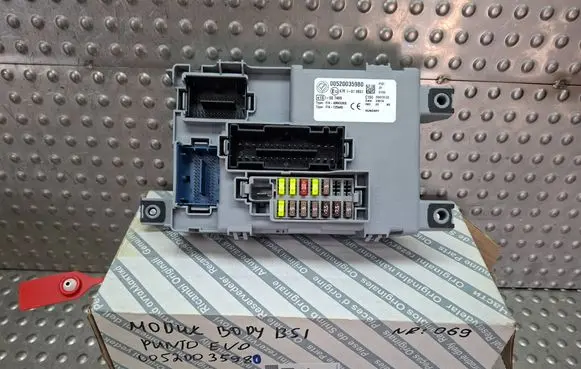 Fiat Punto Evo Fuse box set S26340062 0052003598