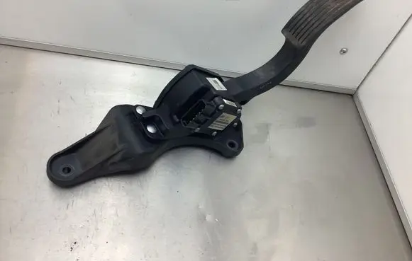 Hyundai Santa Fe Accelerator throttle pedal 72505 BH40789A2B100