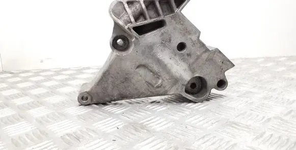 Skoda Octavia Mk2 (1Z) Engine mounting bracket 03G199207A
