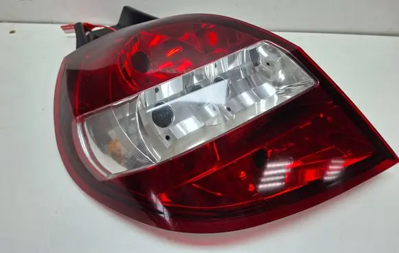 Renault Clio III Rear/tail lights S27639646