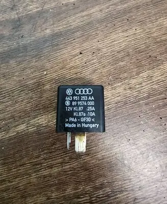Audi A6 S6 C5 4B Other relay 443951253AA 899574000