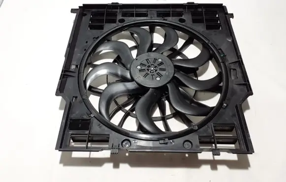 BMW X5 G05 Radiator cooling fan shroud 8589042