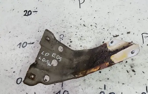 Volkswagen Eos Fender mounting bracket