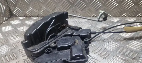 Mazda 5 Front door lock B82B84R2